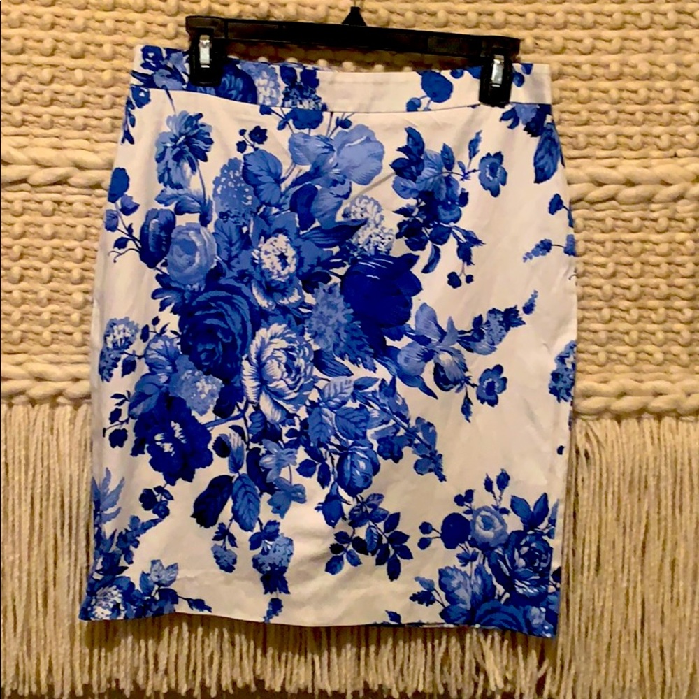 White pencil skirt with floral design